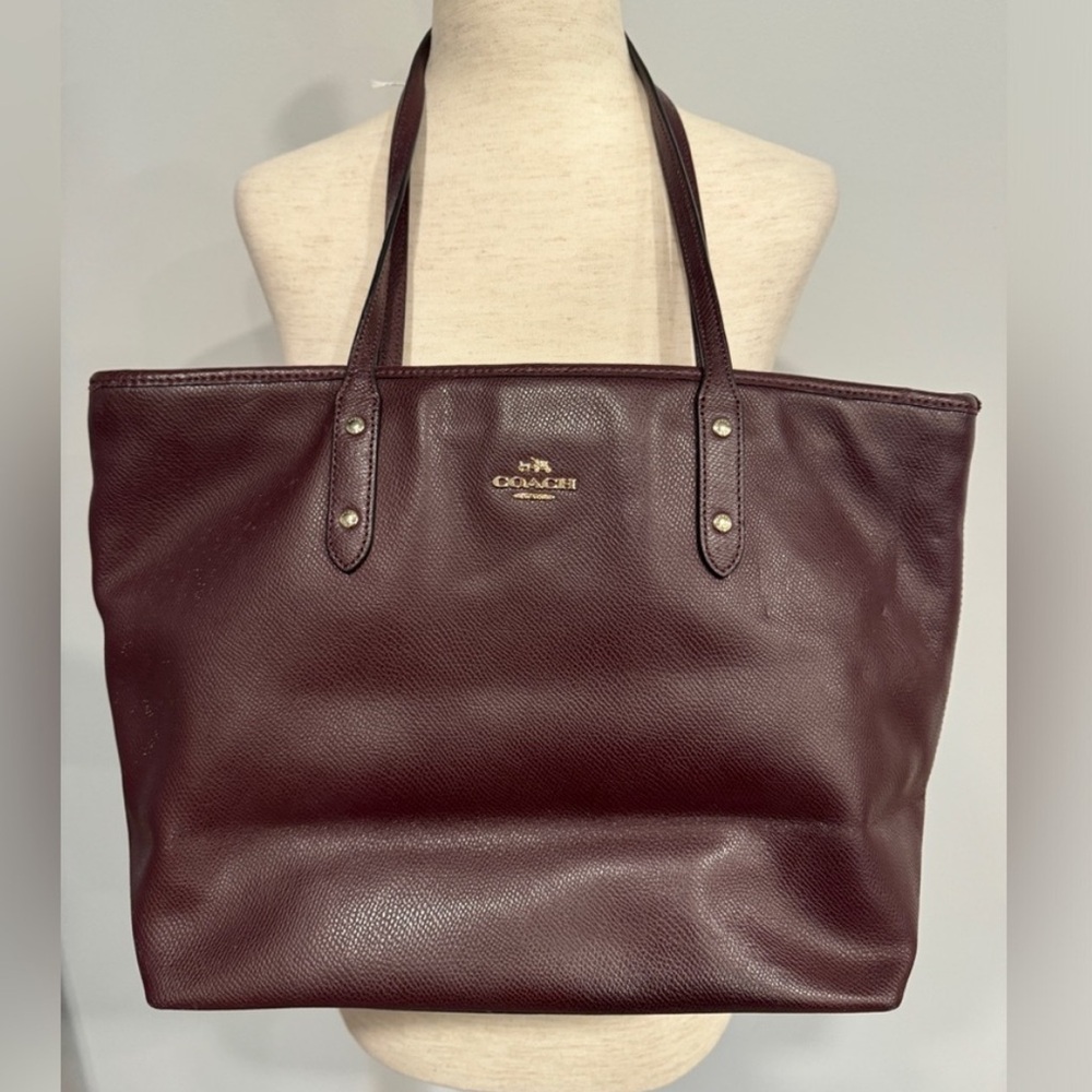 Coach Brown Leather Tote Bag with Spacious Design